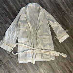 Elegant White Feather Trim Robe